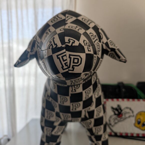 🩷 THE VICTORIA SECRET PINK FASHION SHOW DOG CHECKERED 2018🩷 - Picture 2 of 4